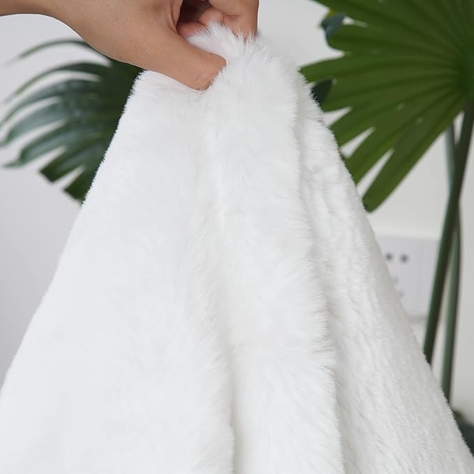Ghouse White Faux Rabbit Fur Rug 6x9 Machine Washable Area Rugs for Bedroom Fluffy Rugs for Living Room No-Shedding Carpet Sheepskin Rug