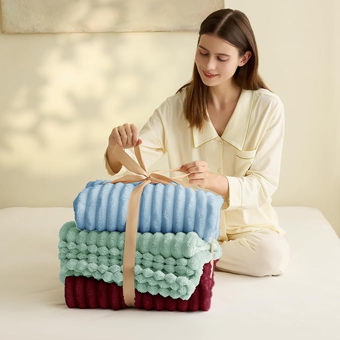 HIMEET Sage Green Ribbed King Size Blanket for Bed - 300GSM Lightweight Fleece Blanket for Men Women, Large Sofa Couch Bed Blankets Gifts, Striped Spring Home Room Decor, Sage Green, 108x90 Inches