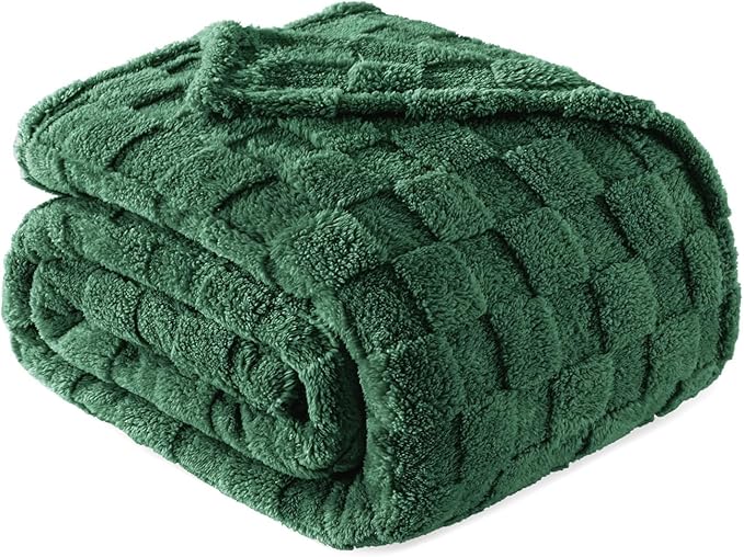 Exclusivo Mezcla King Size Flannel Fleece Blanket, Super Soft and Warm Lightweight Checkered Pattern Blankets for All Seasons, 90x104 Inches, Forest Green