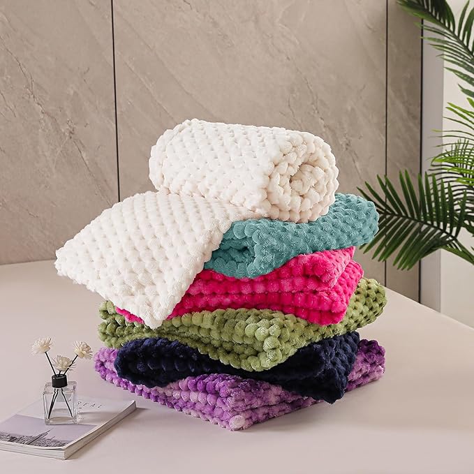 Exclusivo Mezcla Fleece King Blanket for Bed, Extra Large Fuzzy Celadon Bed Blankets, Soft Cozy Plush Sofa Throws for All Seasons, 90x104 Inches
