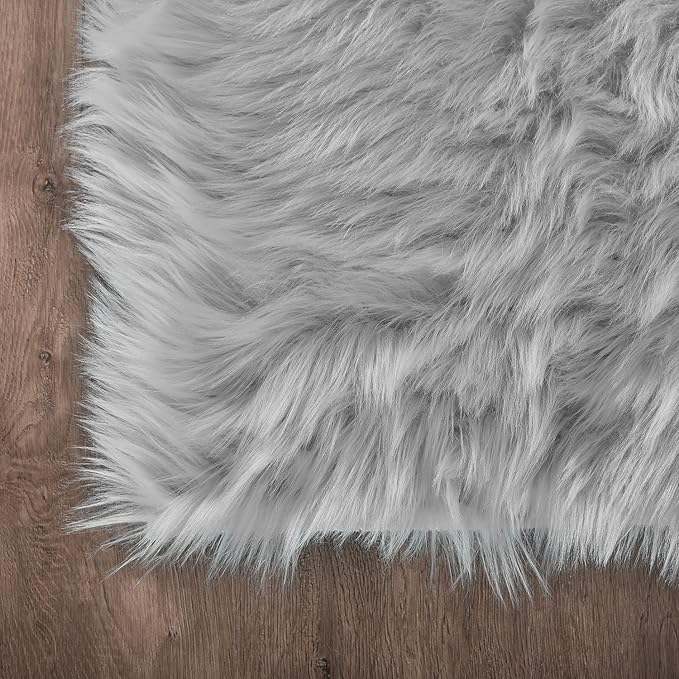 Latepis Washable 5x7 Grey Faux Fur Rugs for Living Room Soft Shag Rugs for Bedroom Perfect Sofa Floor Plush Rug Fluffy Carpet for Entertainment Room Home Décor