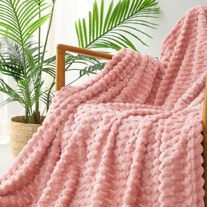 Exclusivo Mezcla Fleece King Blanket for Bed, Extra Large Fuzzy Dusty Pink Bed Blankets, Soft Cozy Plush Sofa Throws for All Seasons, 90x104 Inches