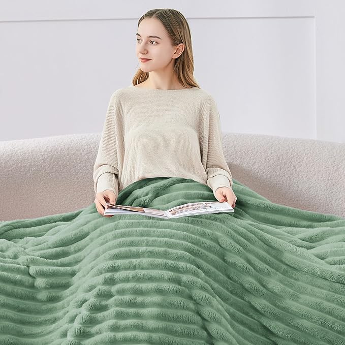 BEDELITE Fleece Green Throw Blanket for Couch - 300GSM Soft & Warm Fluffy Green Blanket, Decorative and Giftable Striped Blankets for Women, Men, 50"x60"