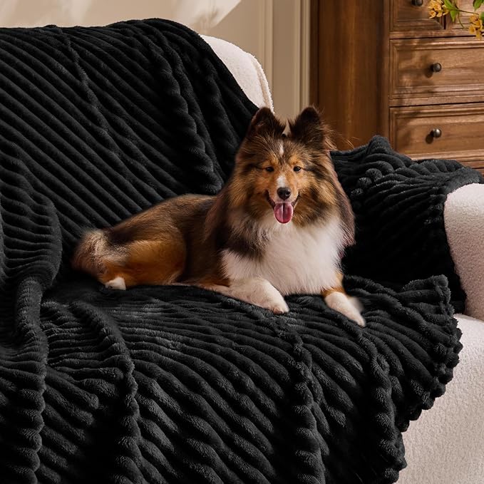 BEDELITE Fleece Blanket Twin Size – 3D Ribbed Jacquard Soft and Warm Decorative Fuzzy Blankets – Cozy, Fluffy, Plush Lightweight Throw Blankets for Couch, Bed, Sofa(Black, 60x80 inches)
