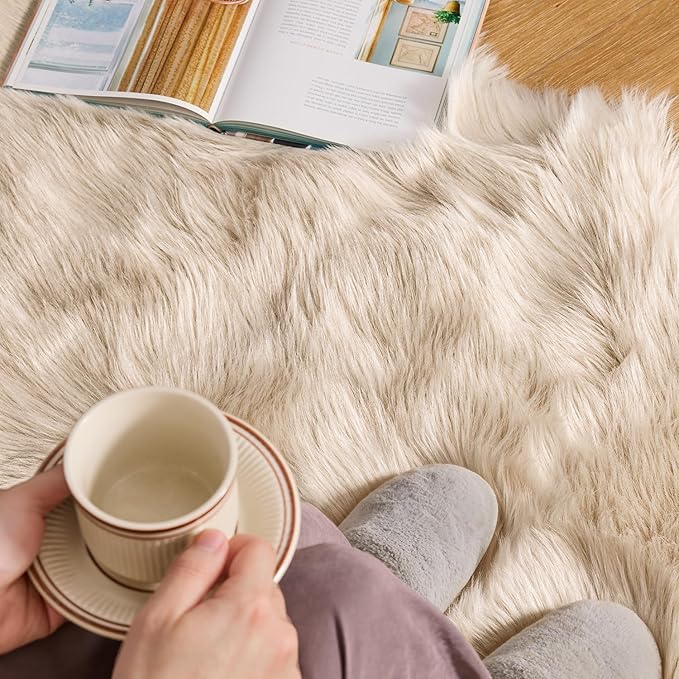 MIULEE Fluffy Rug Soft Shaggy Faux Fur Area Rug Luxury Plush Cloud Shape Carpet for Bedroom Living Room Sofa Chair 2 x 3 Feet, Beige